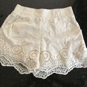 Lace cream shorts